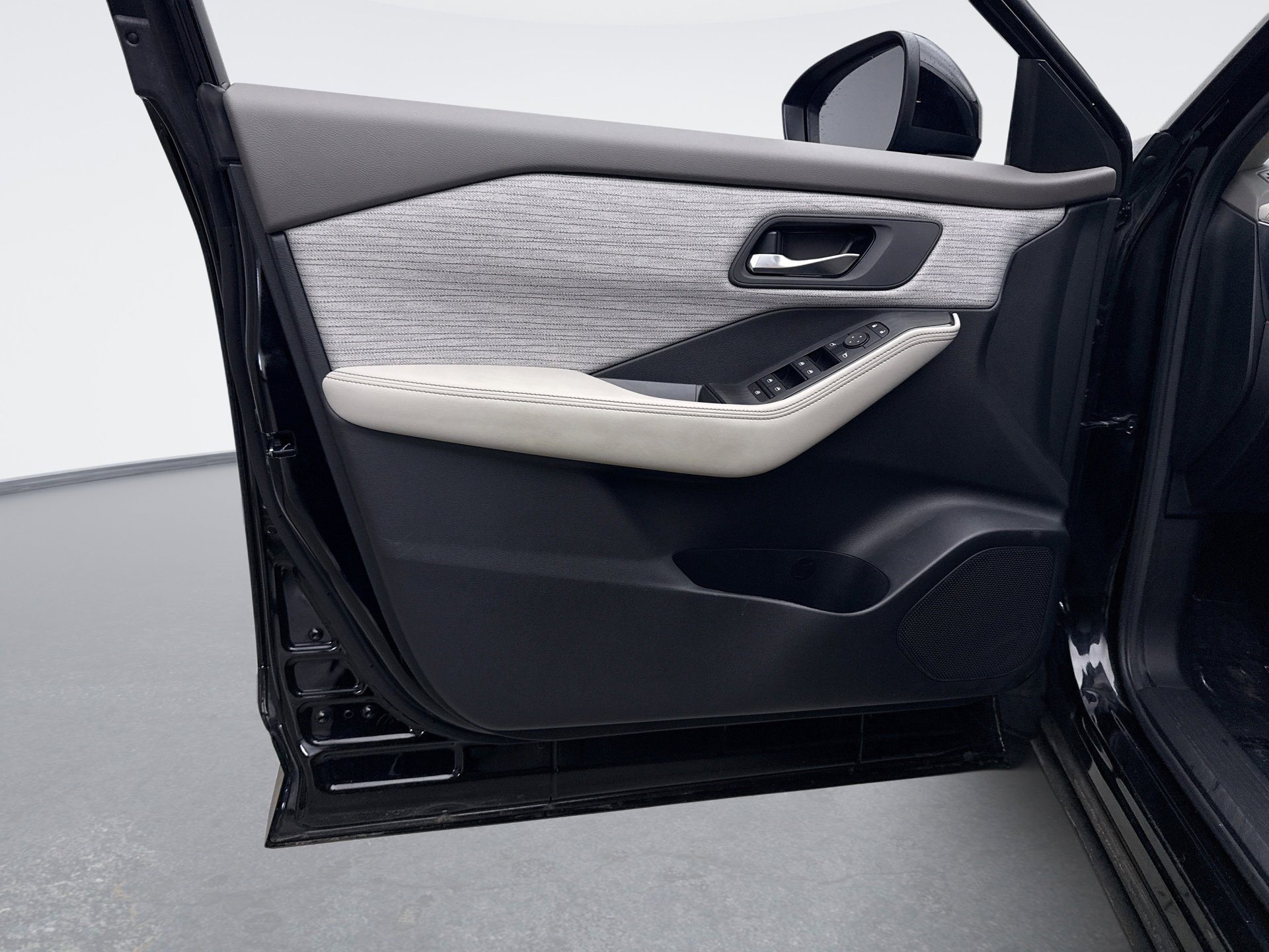 Used 2023 Nissan Rogue SV image 9