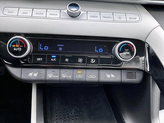 Used 2023 Hyundai Elantra Limited image 24