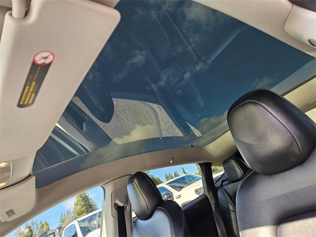 Used 2022 Tesla Model Y Long Range image 17