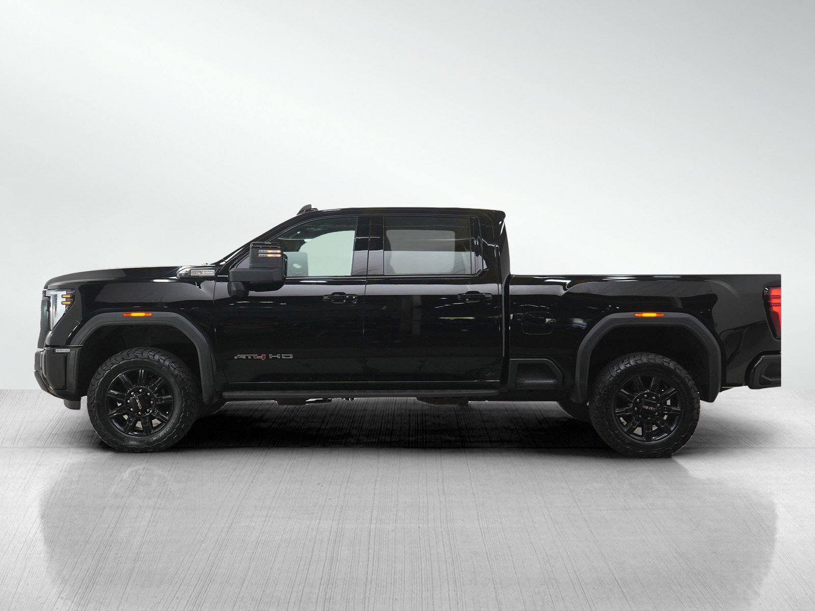 Used 2024 GMC Sierra 2500 AT4 w/ AT4 Premium Plus Package AWD/4WD image 2