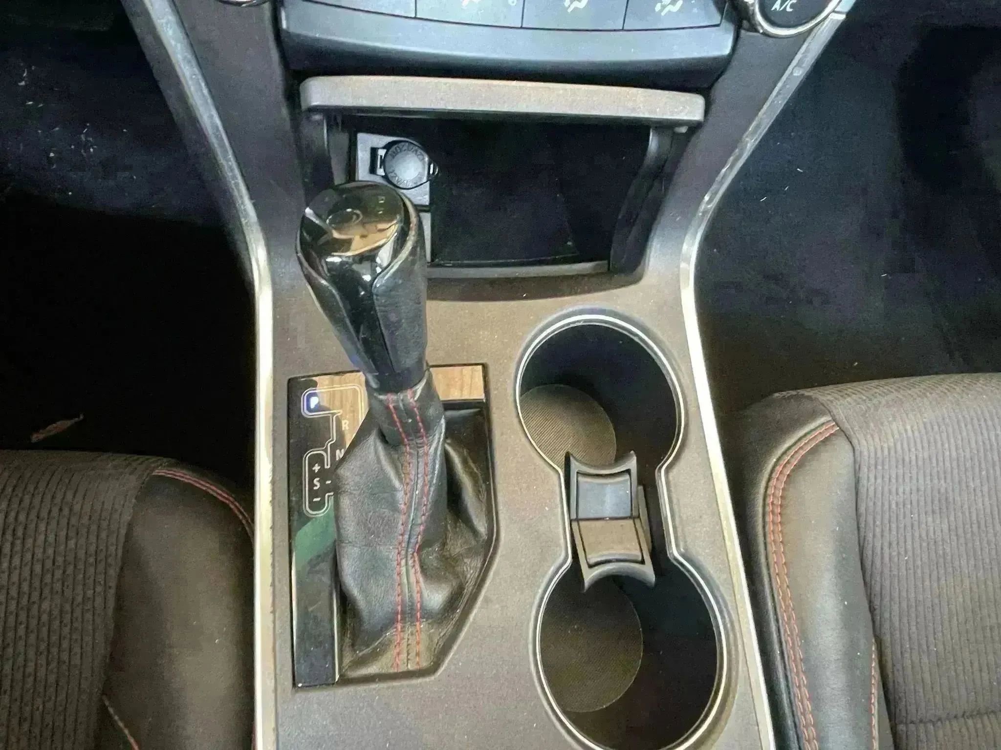 Used 2016 Toyota Camry SE FWD image 14