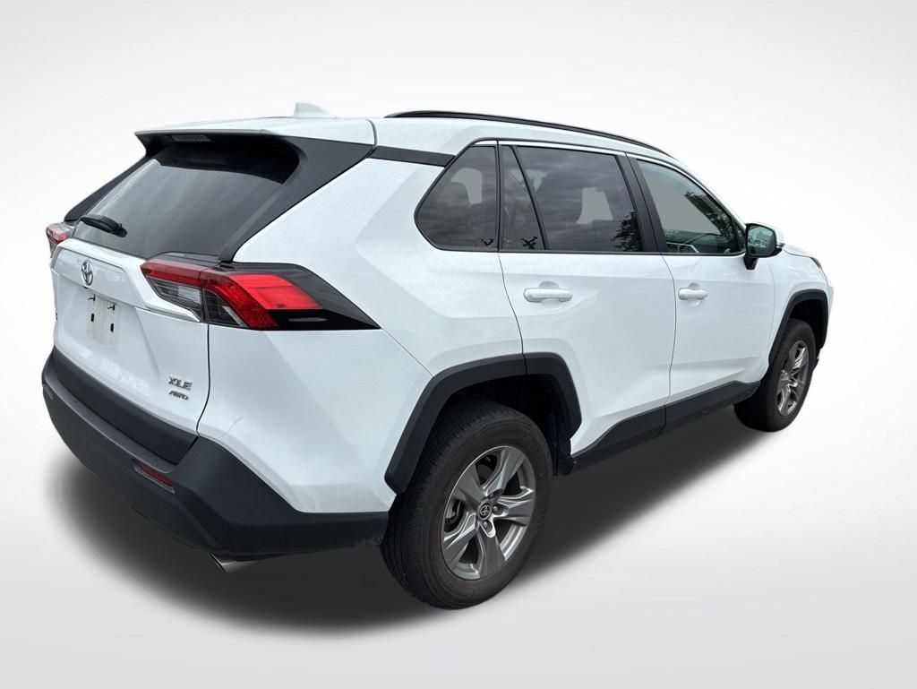 Used 2024 Toyota RAV4 XLE AWD/4WD image 7