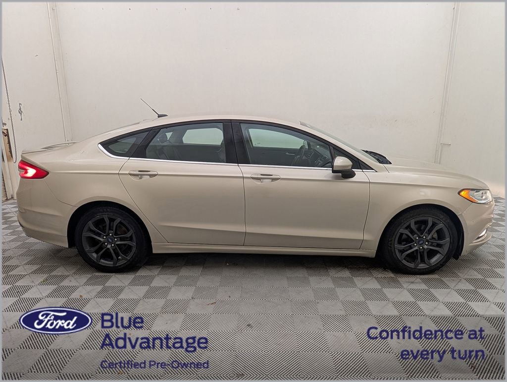 Used 2018 Ford Fusion SE w/ Equipment Group 201A FWD image 2