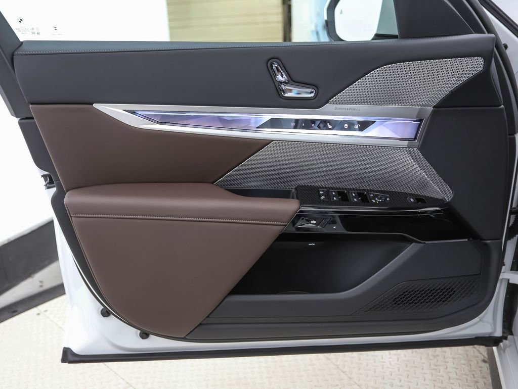 New 2026 BMW 740i xDrive w/ Premium Package image 9