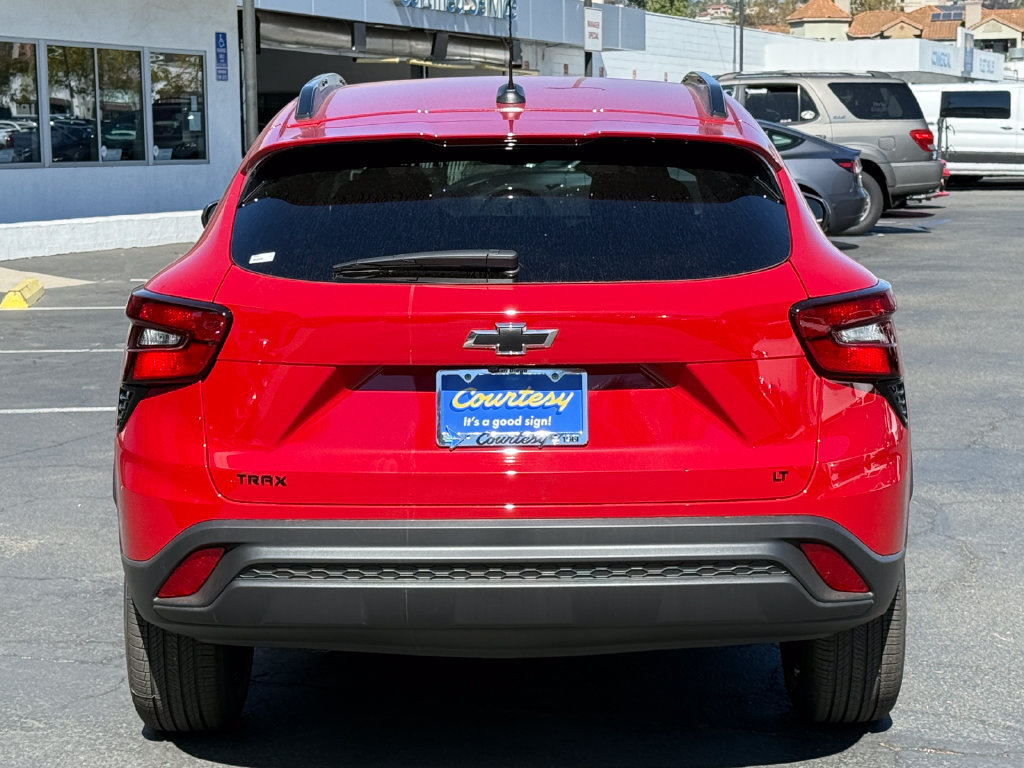 New 2026 Chevrolet Trax LT w/ Midnight Edition FWD image 7