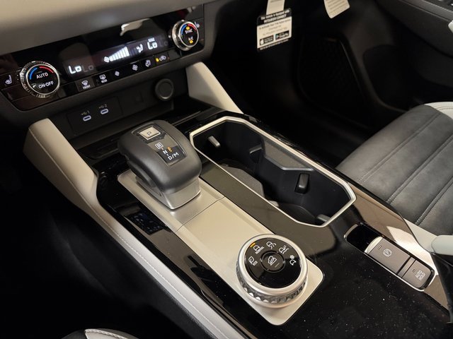 New 2025 Mitsubishi Outlander SE image 19
