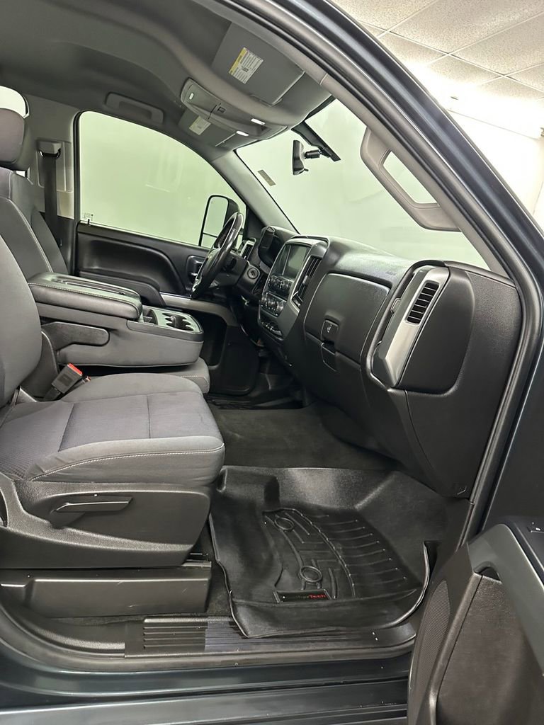 Used 2018 Chevrolet Silverado 1500 LT w/ All Star Edition image 37