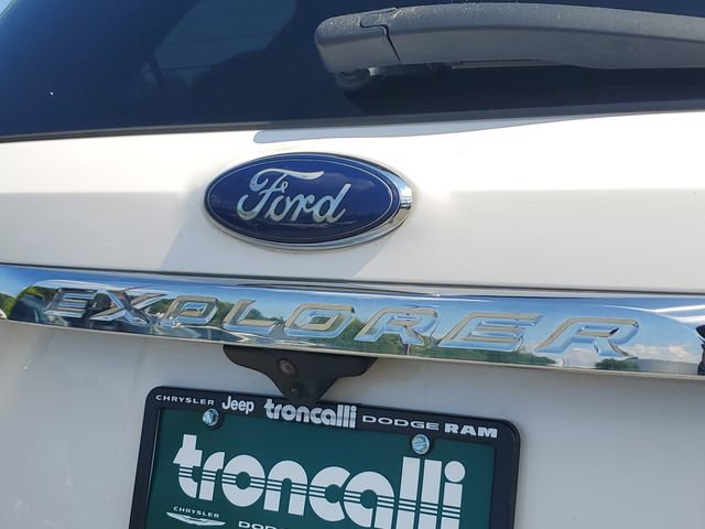 Used 2018 Ford Explorer Limited w/ Equipment Group 301A FWD image 7