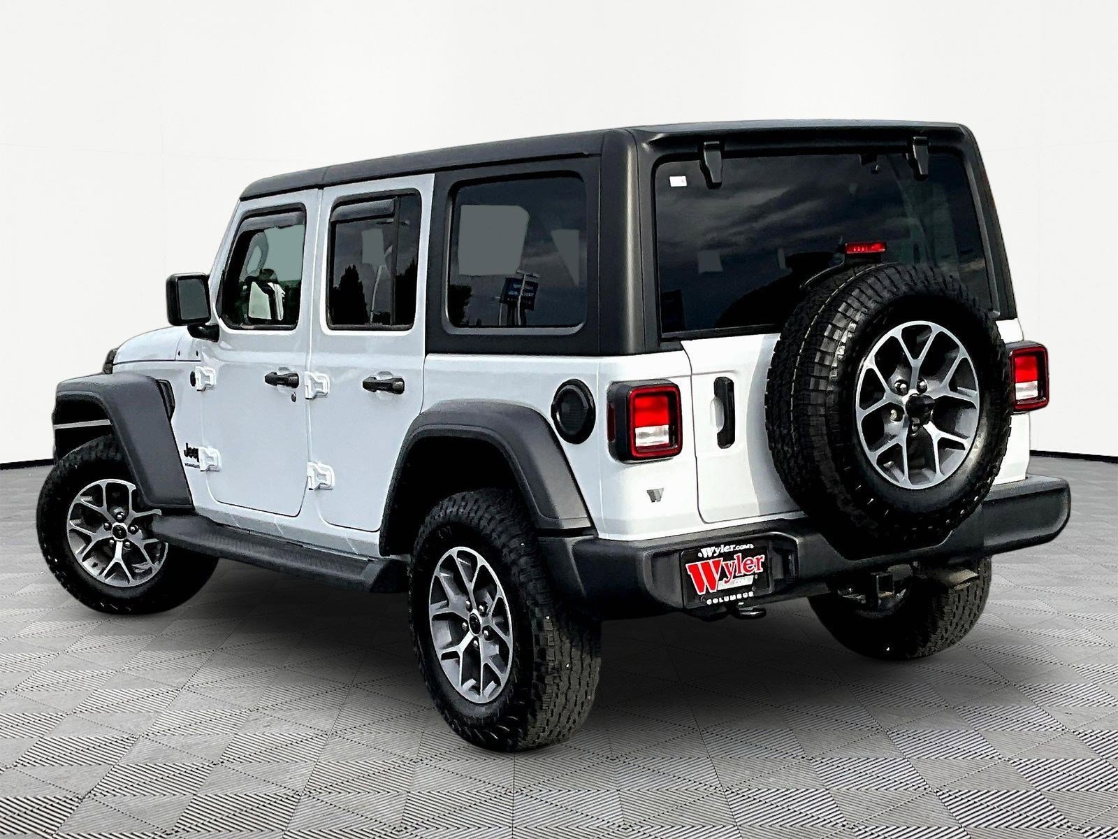 Used 2025 Jeep Wrangler Unlimited Sport AWD/4WD image 4