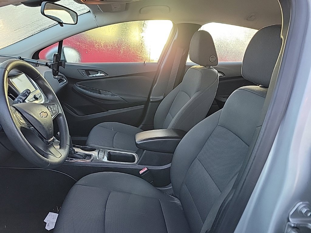 Used 2017 Chevrolet Cruze LT w/ Convenience Package FWD image 6