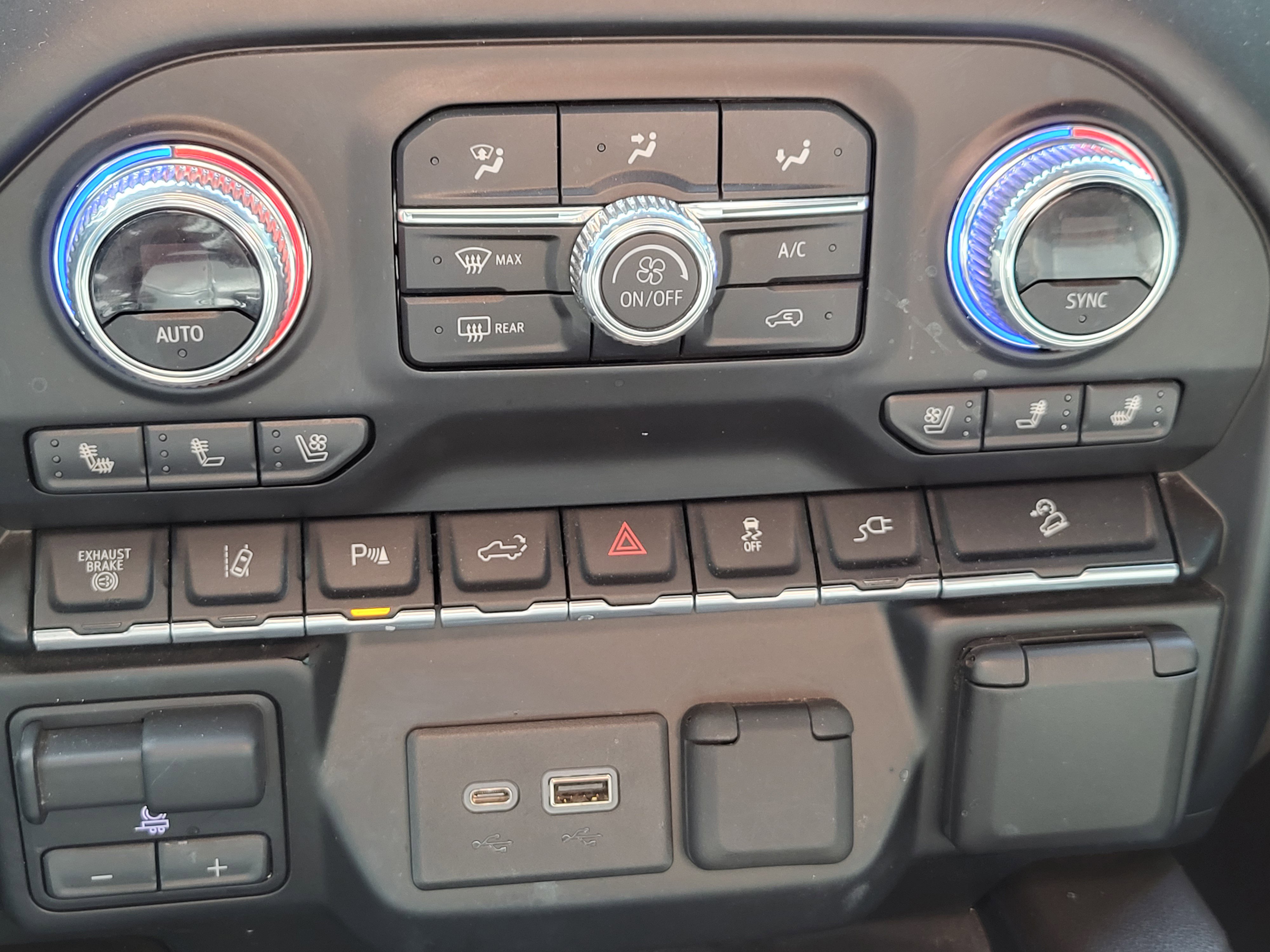 Used 2020 GMC Sierra 2500 Denali w/ Technology Package image 18