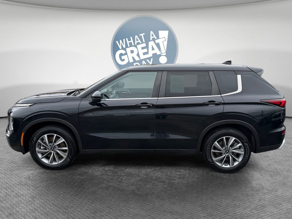 Used 2022 Mitsubishi Outlander SE image 7