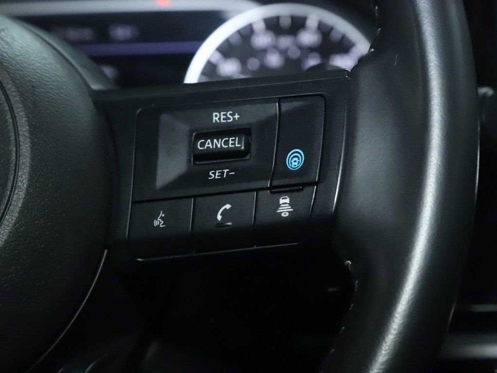 Used 2025 Nissan Pathfinder SV image 24