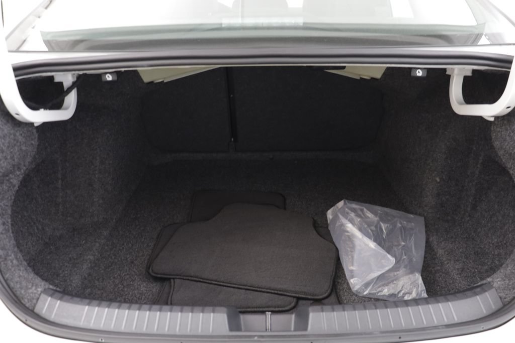 Used 2025 Volkswagen Jetta SE w/ Sunroof Package FWD image 17