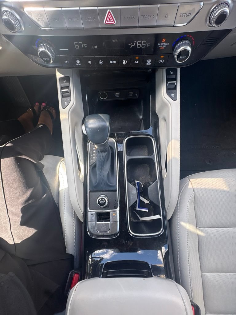 Used 2024 Kia Telluride EX w/ EX Captain's Chair Package FWD image 14