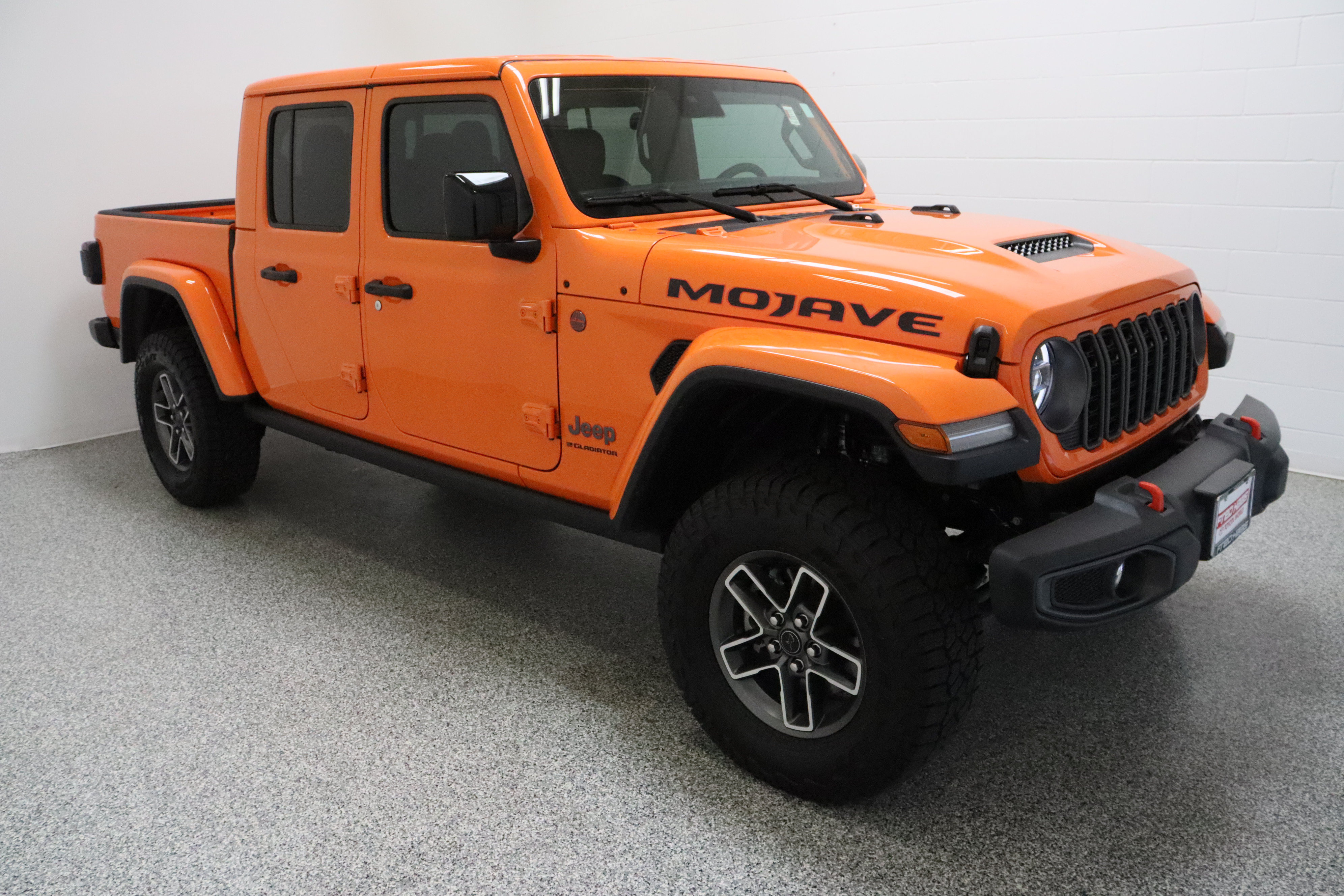Used 2025 Jeep Gladiator Mojave w/ Convenience Group AWD/4WD image 4