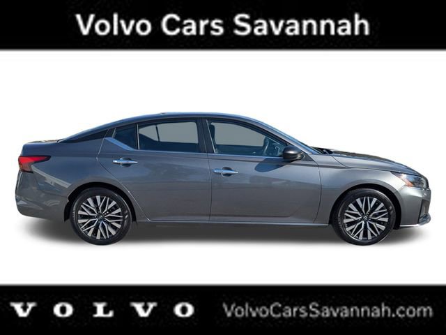 Used 2024 Nissan Altima 2.5 SV image 3