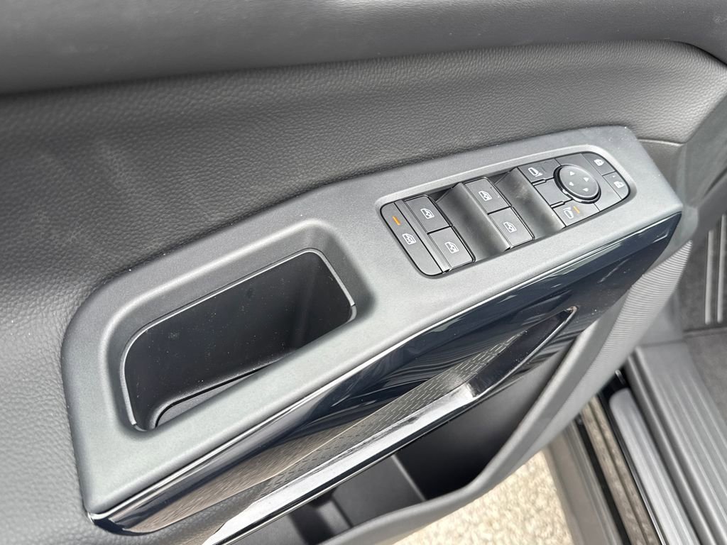 New 2026 Nissan Pathfinder SV w/ SV Premium Package image 12