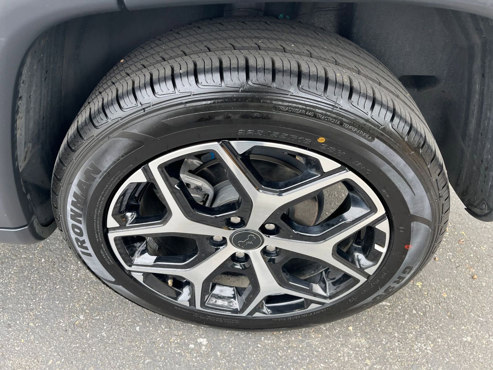 Used 2025 Jeep Compass Limited image 31