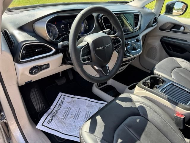 Used 2024 Chrysler Pacifica Touring-L FWD image 14