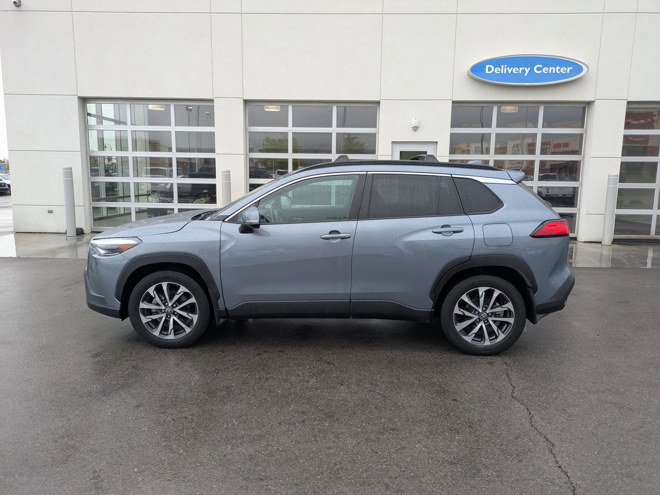 Used 2022 Toyota Corolla Cross XLE w/ Convenience Package AWD/4WD image 10