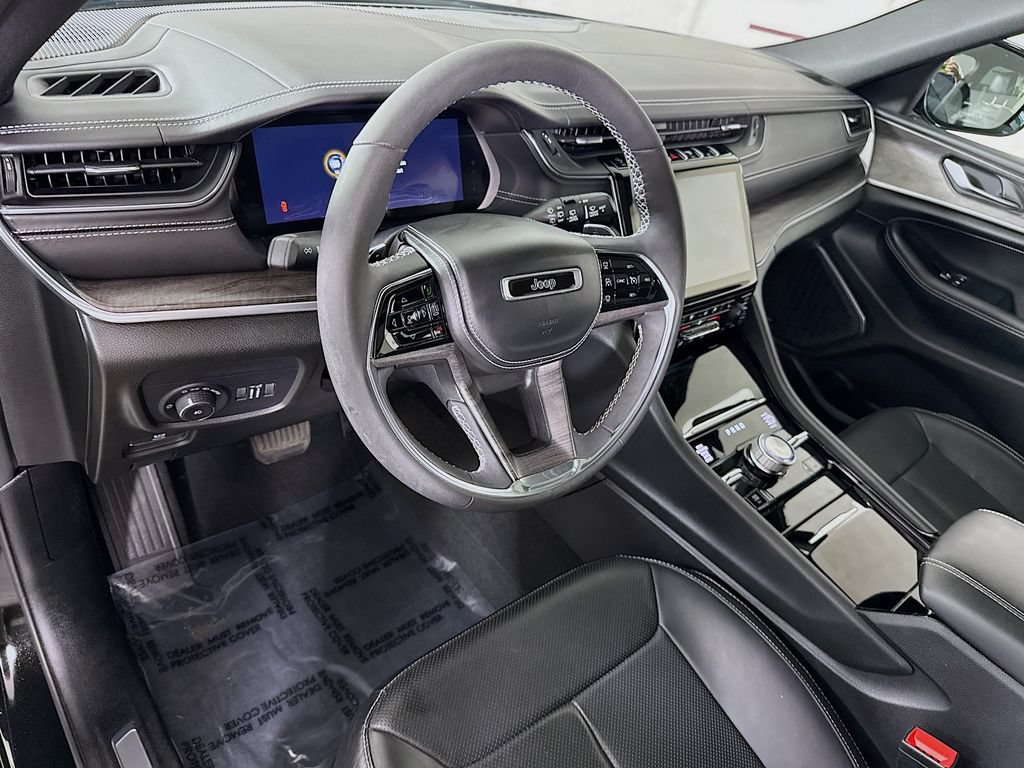 Used 2023 Jeep Grand Cherokee Overland AWD/4WD image 21