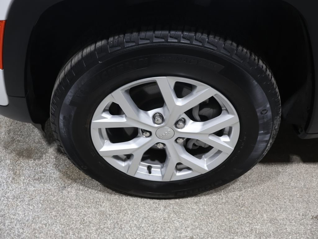 Certified 2023 Jeep Grand Cherokee Limited image 11