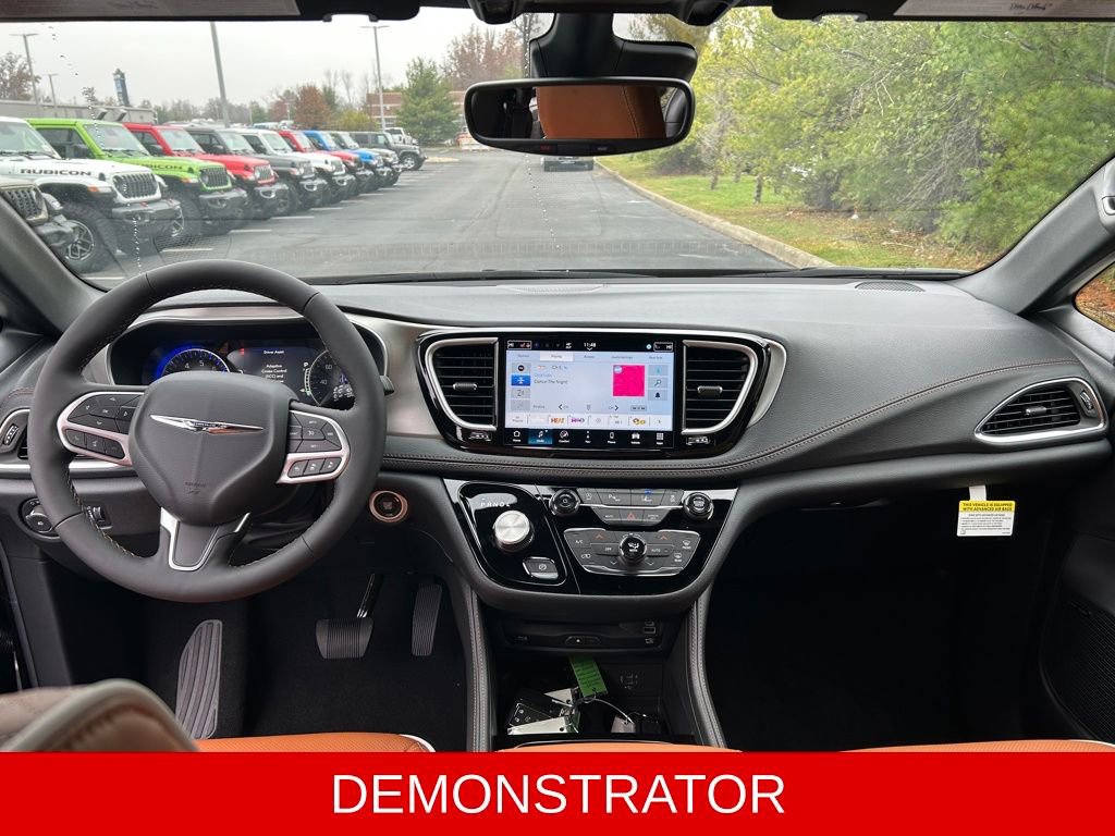 New 2026 Chrysler Pacifica Pinnacle image 9