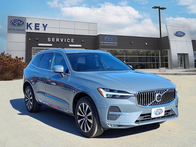 Used 2023 Volvo XC60 B5 Plus image 3