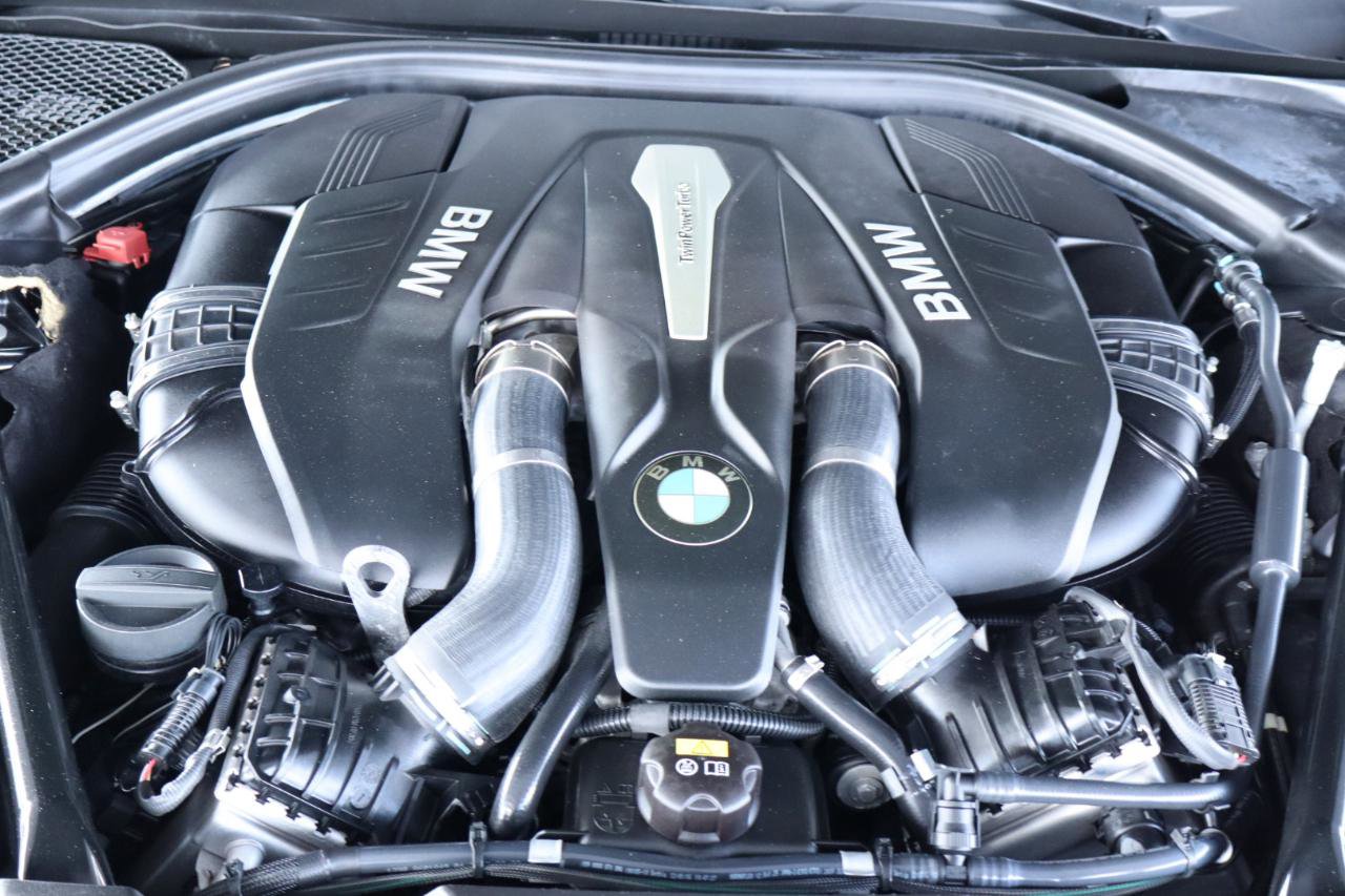 Used 2018 BMW 750i RWD image 41