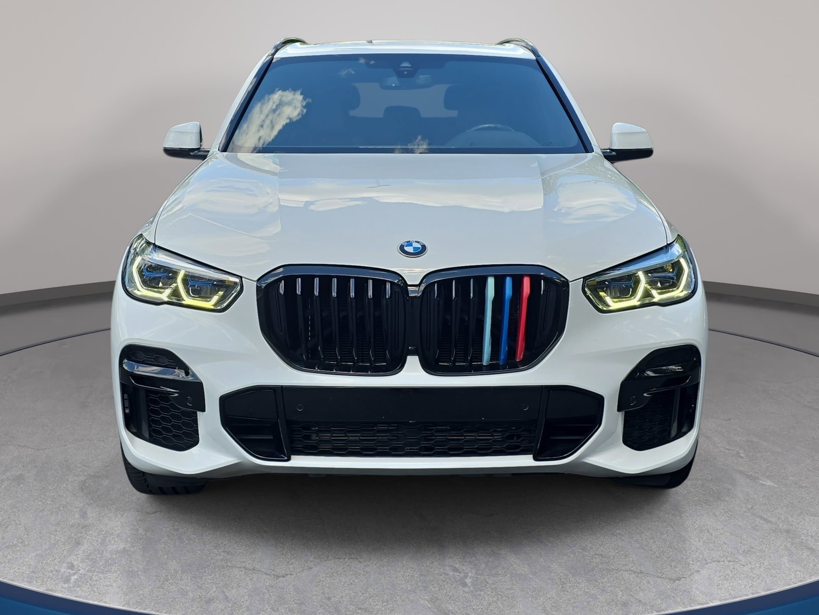 Used 2022 BMW X5 xDrive40i w/ M Sport Package AWD/4WD image 2