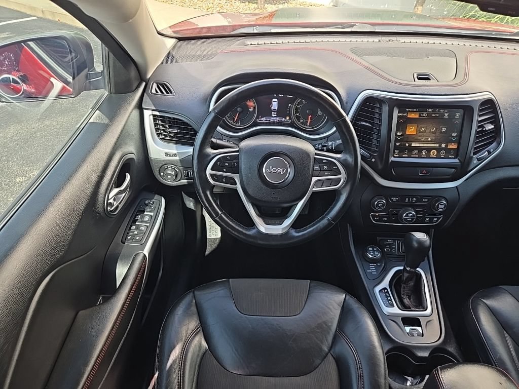 Used 2017 Jeep Cherokee Trailhawk w/ Comfort/Convenience Group AWD/4WD image 39