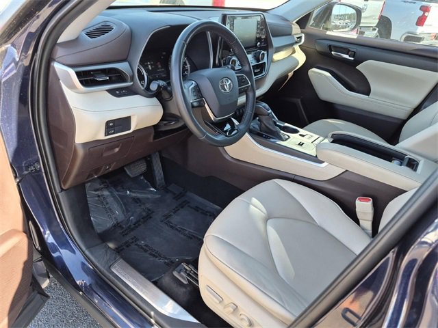 Used 2020 Toyota Highlander XLE image 21