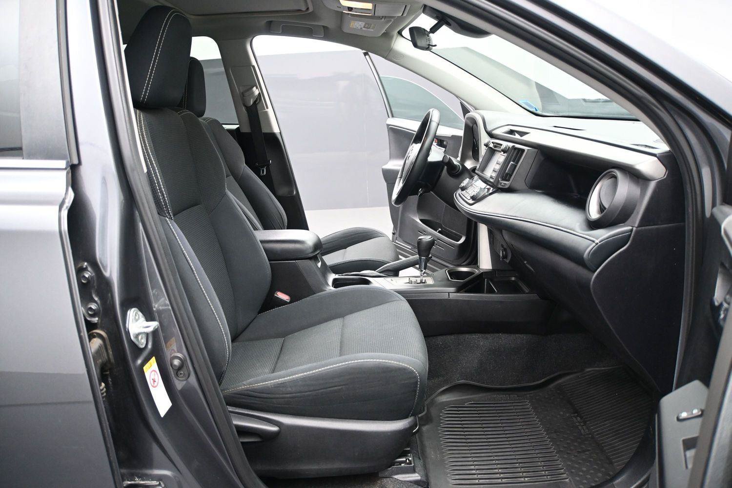 Used 2018 Toyota RAV4 XLE w/ Plus Extra Value Package AWD/4WD image 14