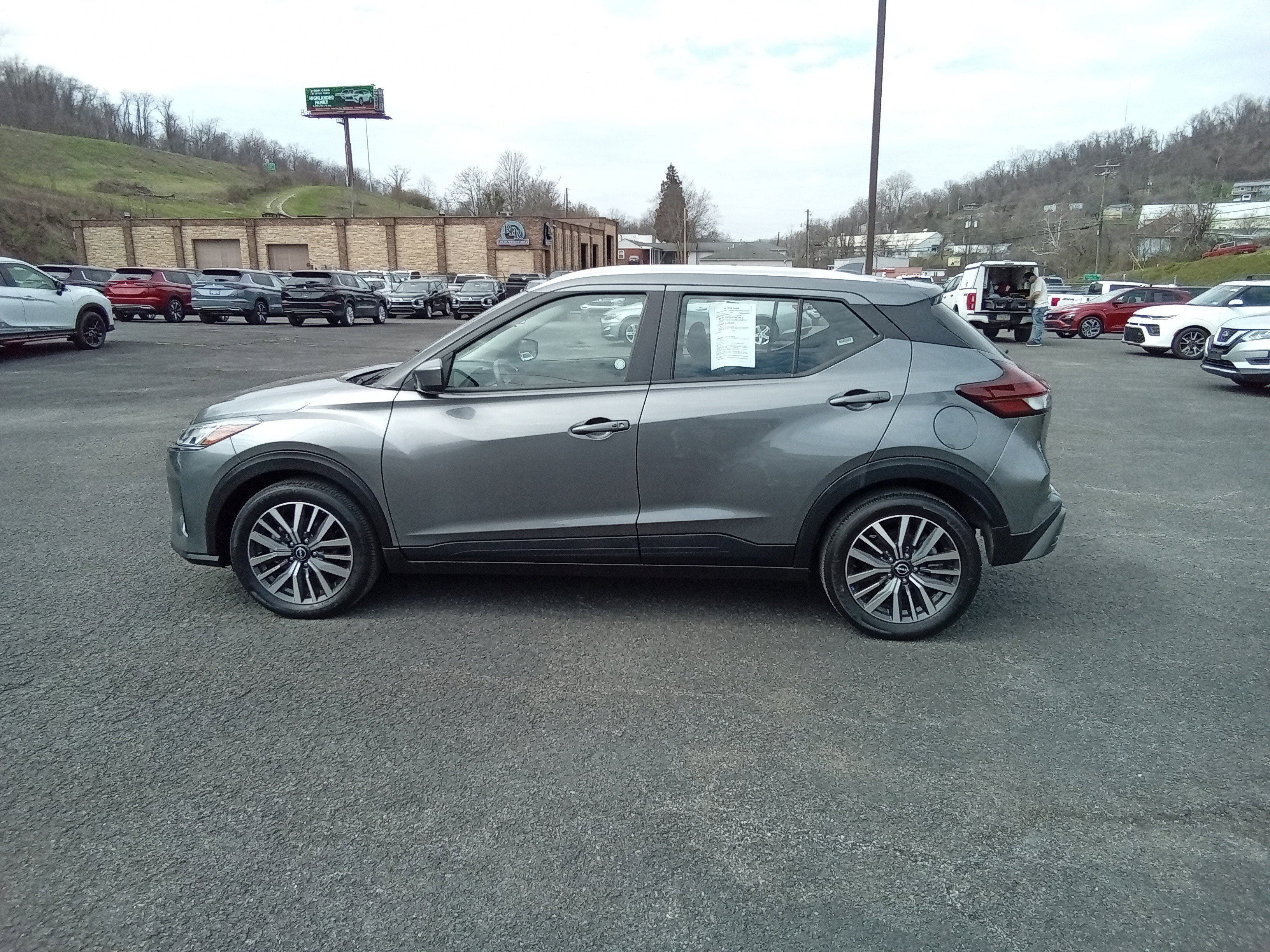 Used 2024 Nissan Kicks SV image 7