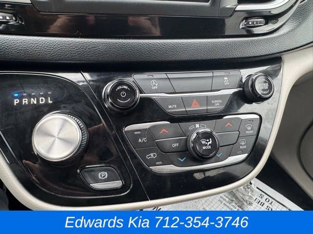 Used 2023 Chrysler Voyager LX image 30