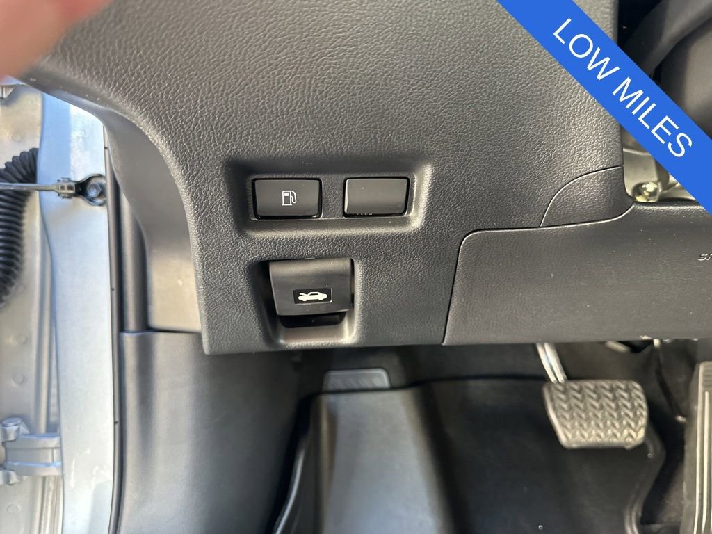 Used 2025 Lexus UX 300h FWD image 11