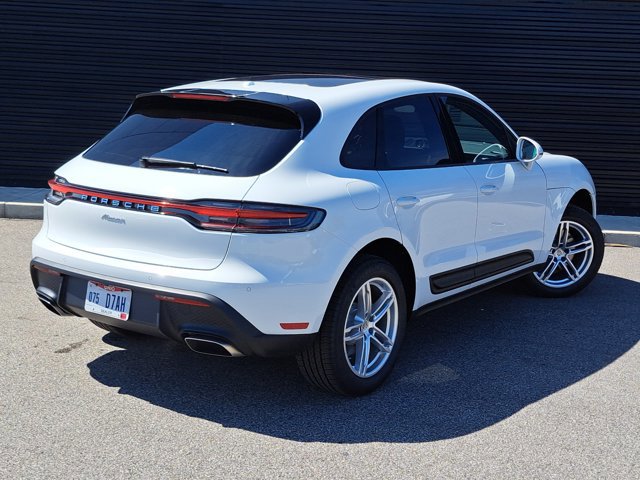 Used 2025 Porsche Macan image 7
