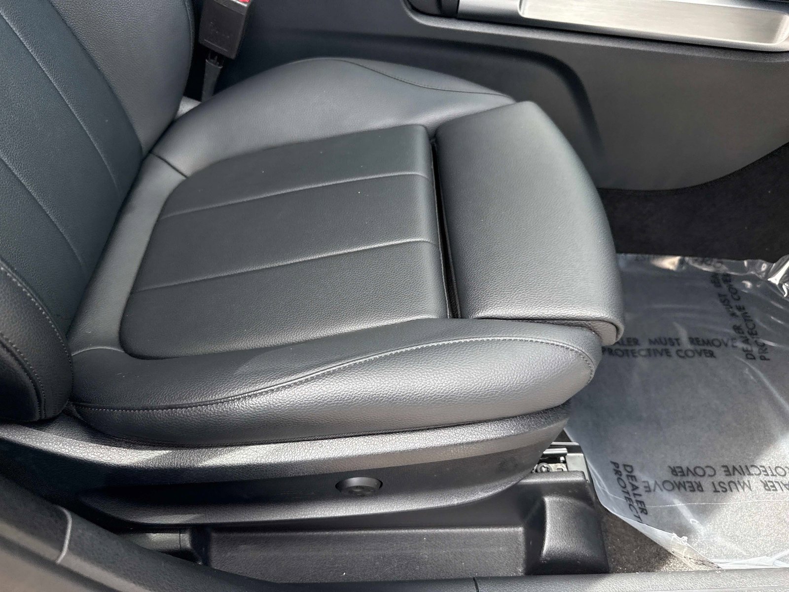 Used 2023 Mercedes-Benz GLB 250 4MATIC w/ Premium Package image 24