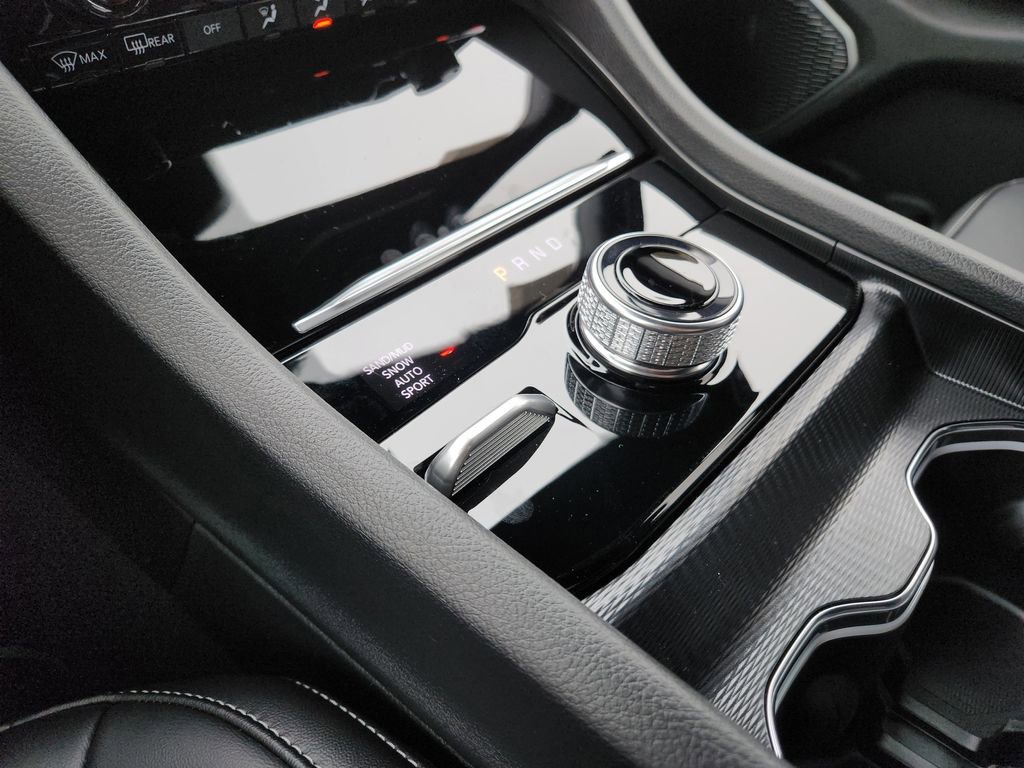 New 2025 Jeep Grand Cherokee Limited w/ Black Appearance Package image 24