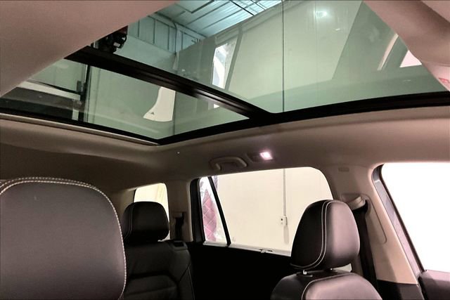 Used 2023 Volkswagen Atlas SEL R-Line image 28