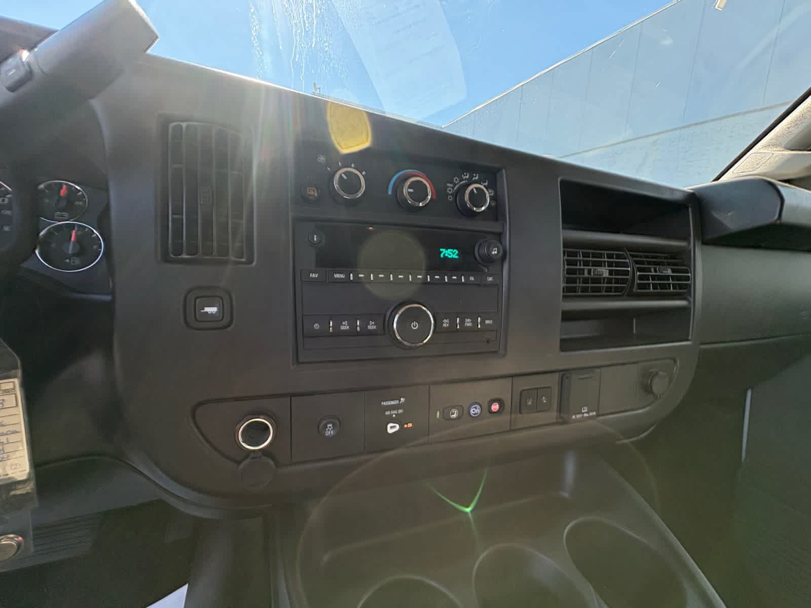 Used 2025 GMC Savana 3500 LT w/ LT Preferred Equipment Group RWD image 27