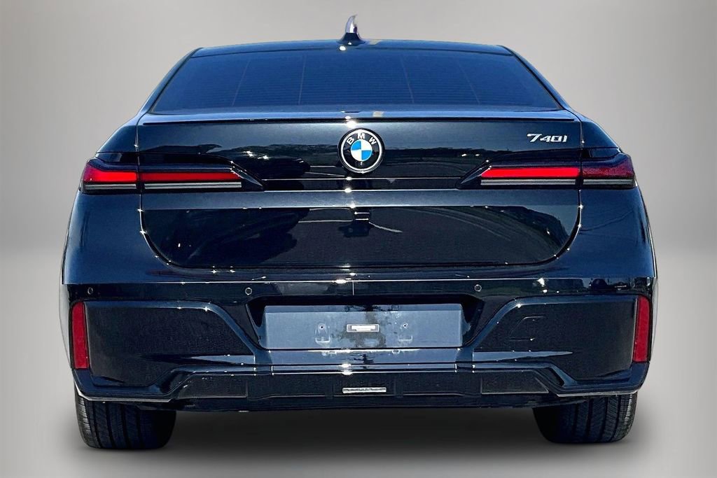 Used 2023 BMW 740i image 6