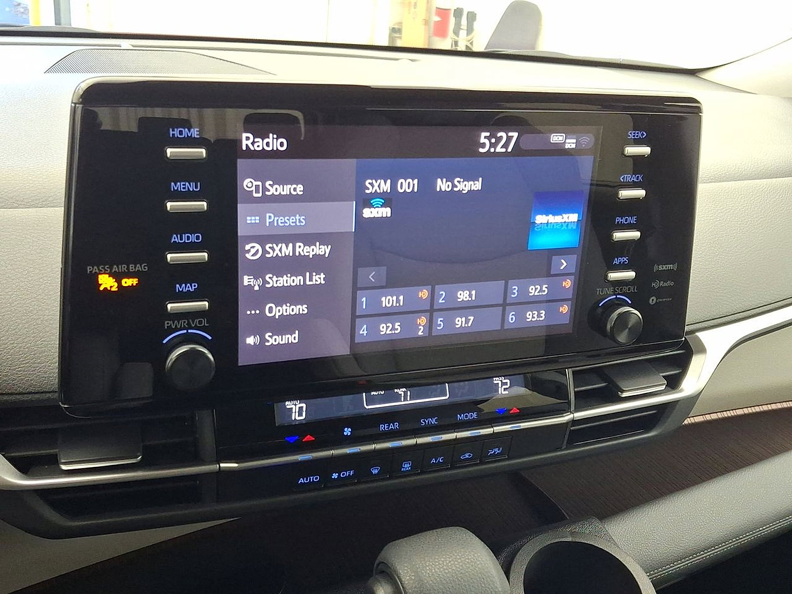 Used 2024 Toyota Sienna LE FWD image 14