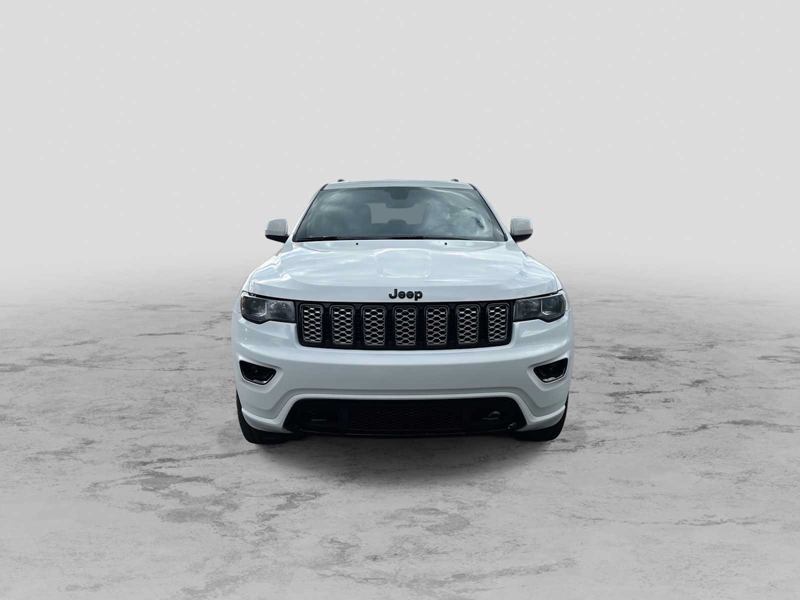 Used 2020 Jeep Grand Cherokee Altitude AWD/4WD image 3