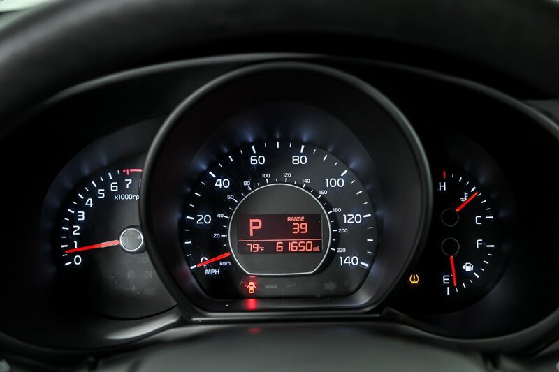Used 2017 Kia Soul + FWD image 22