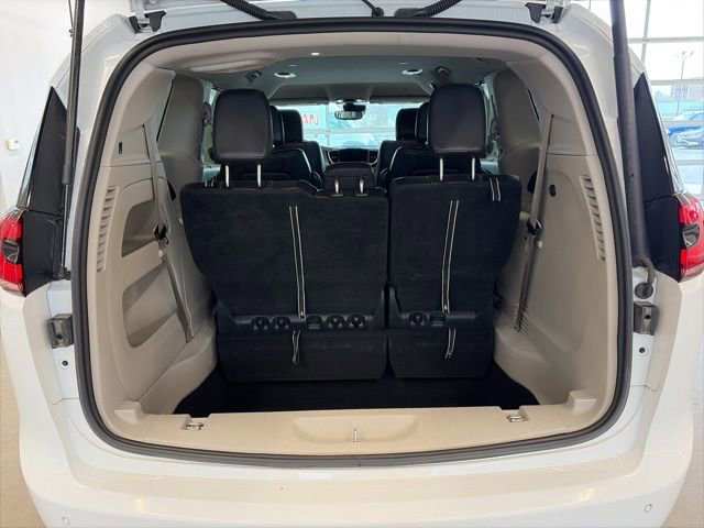 Certified 2022 Chrysler Pacifica Touring-L image 9