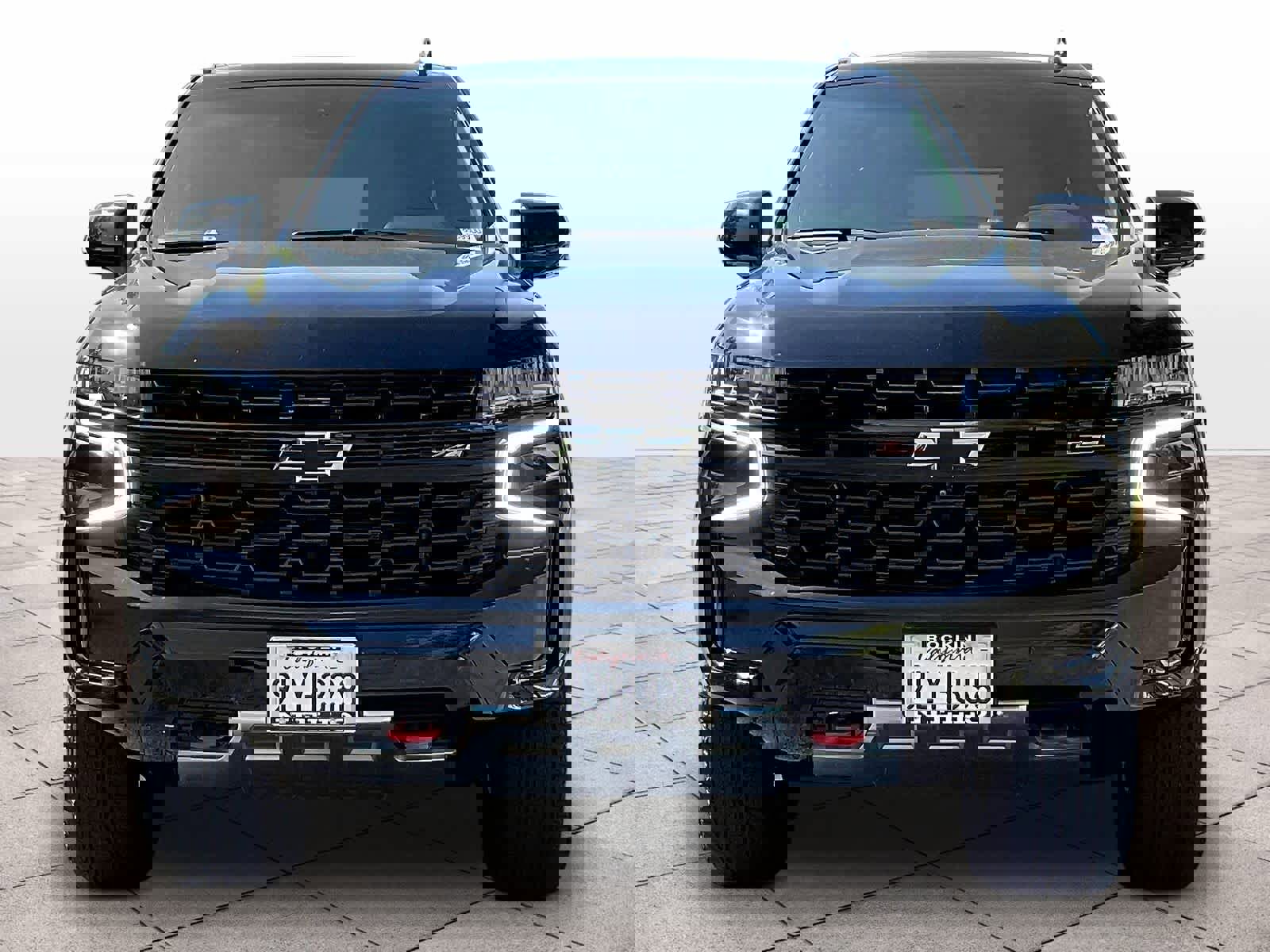 Used 2024 Chevrolet Suburban Z71 w/ Luxury Package image 3