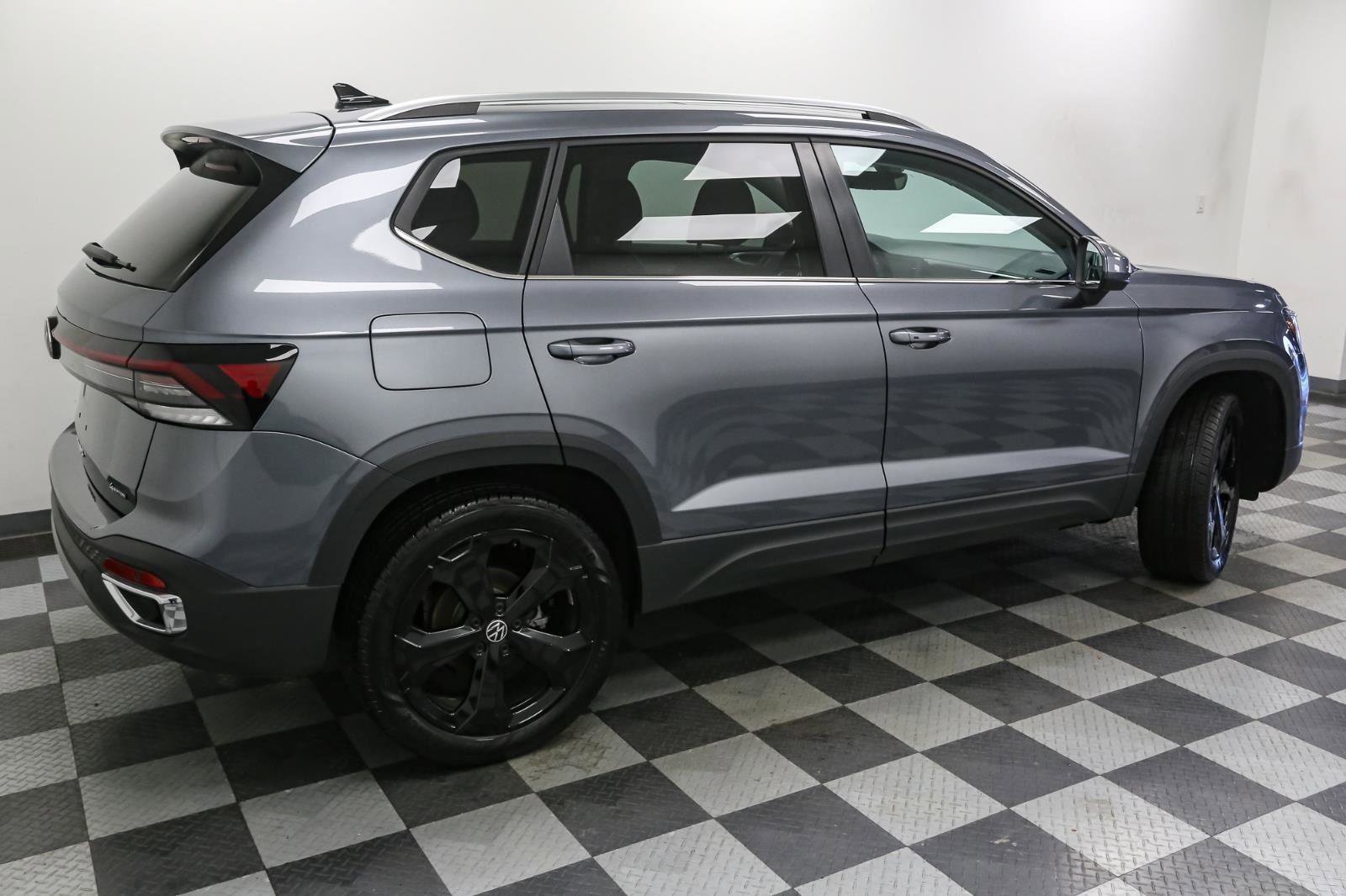 Used 2025 Volkswagen Taos SEL w/ Black Wheel Plus Package image 8