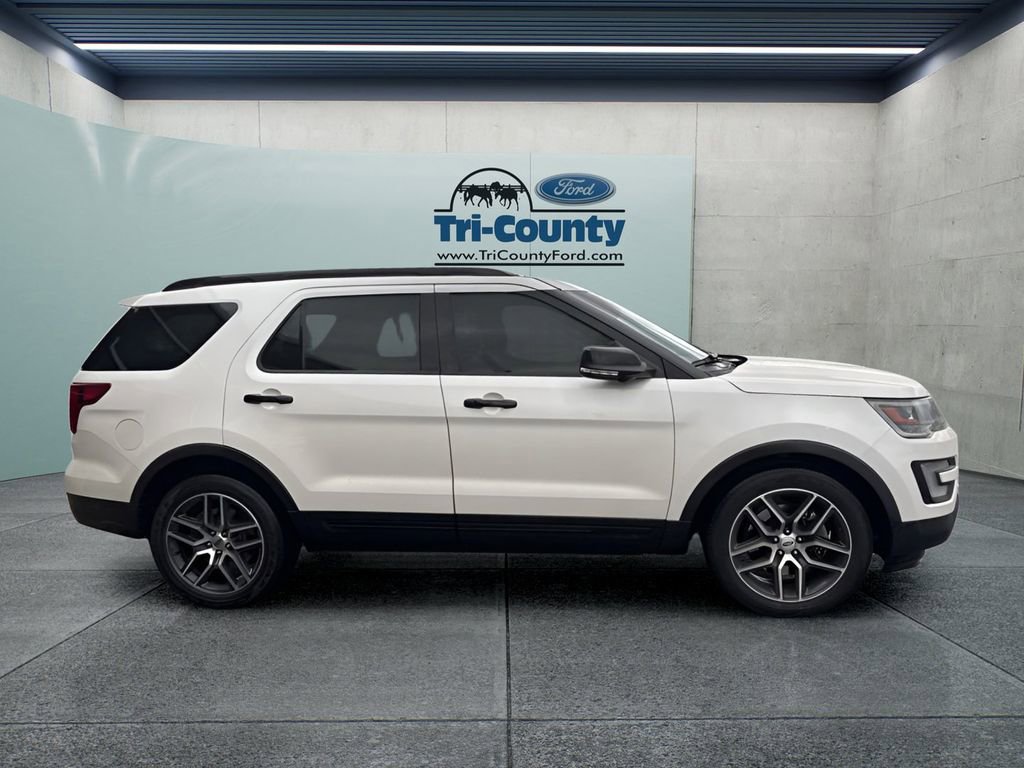 Used 2017 Ford Explorer Sport w/ Equipment Group 401A AWD/4WD image 5